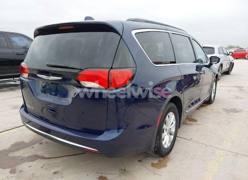 Photo 4 of 2017 Chrysler Pacifica TOURING L (VIN 2C4RC1BG2HR526422)