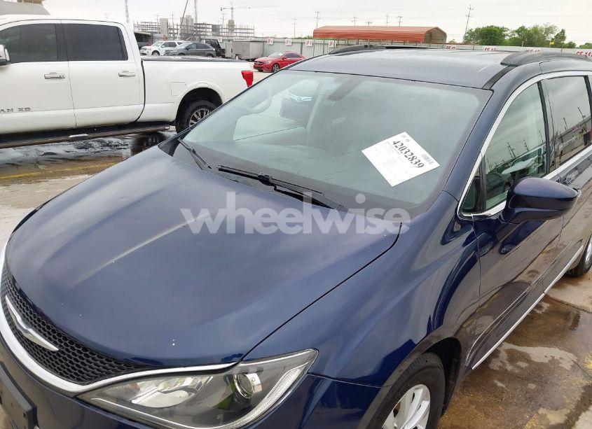 Photo 6 of 2017 Chrysler Pacifica TOURING L (VIN 2C4RC1BG2HR526422)