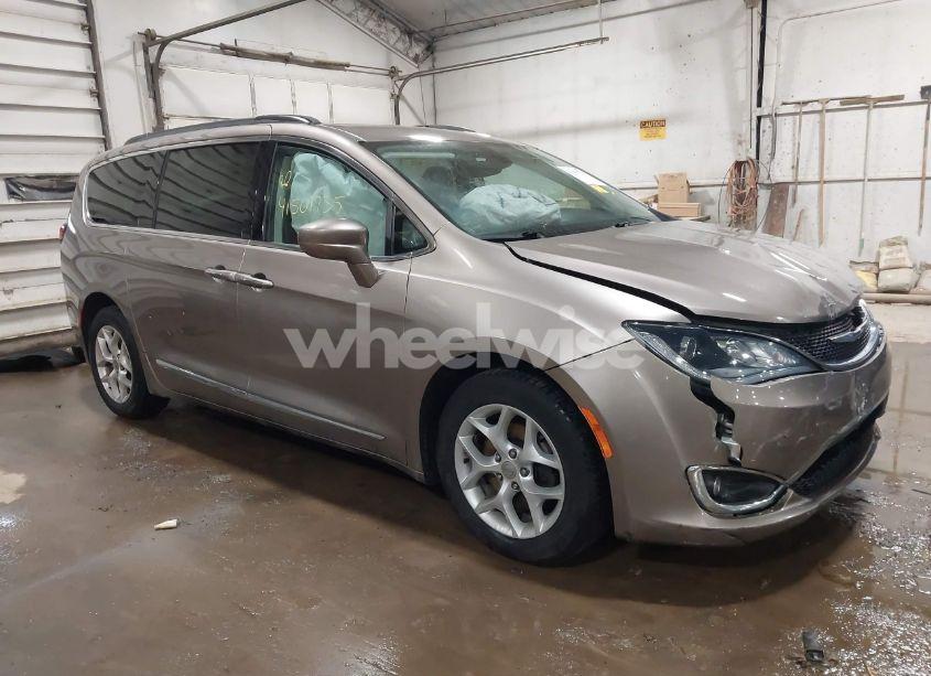 2017 Chrysler Pacifica TOURING-L (VIN 2C4RC1BG2HR593473) main photo