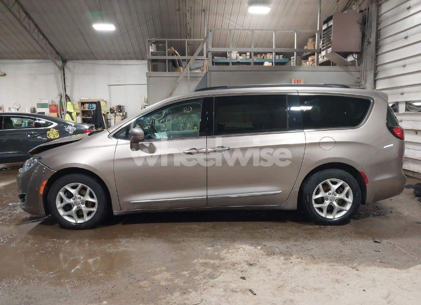 Photo 14 of 2017 Chrysler Pacifica TOURING-L (VIN 2C4RC1BG2HR593473)