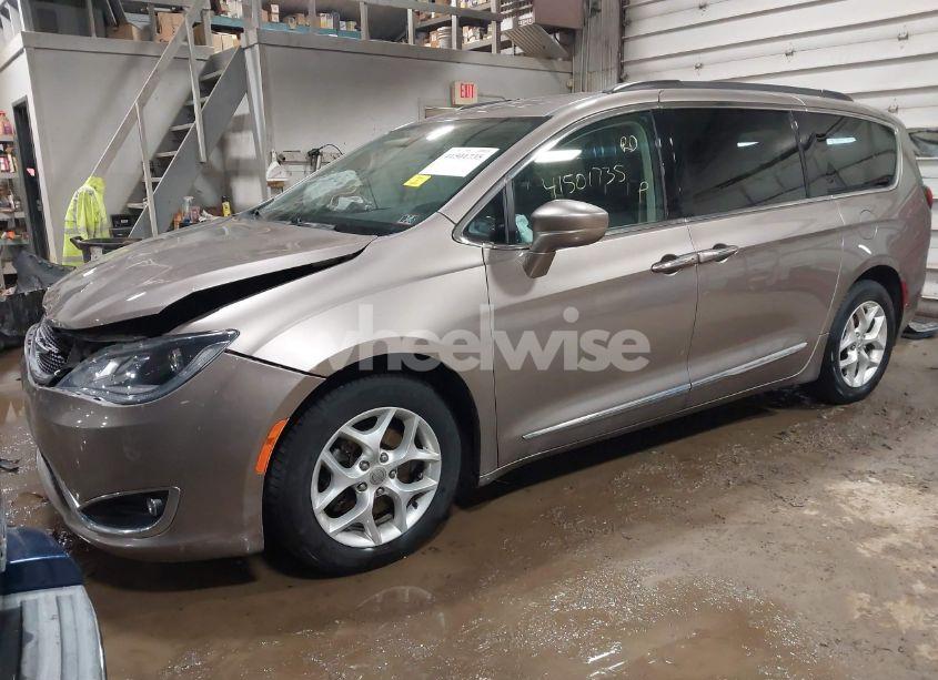 Photo 2 of 2017 Chrysler Pacifica TOURING-L (VIN 2C4RC1BG2HR593473)