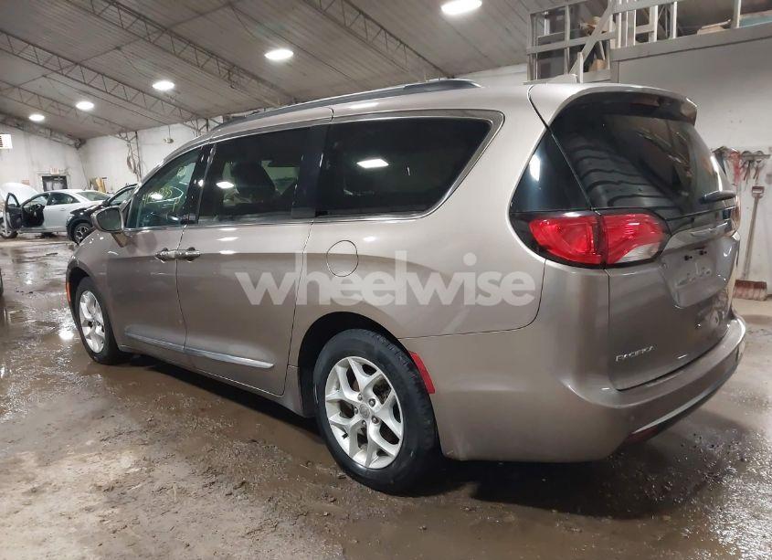 Photo 3 of 2017 Chrysler Pacifica TOURING-L (VIN 2C4RC1BG2HR593473)