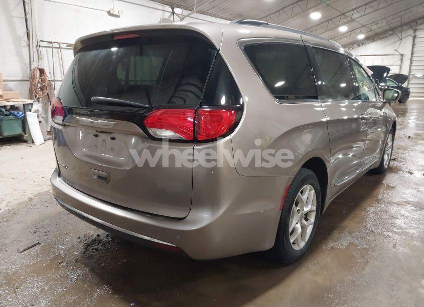 Photo 4 of 2017 Chrysler Pacifica TOURING-L (VIN 2C4RC1BG2HR593473)
