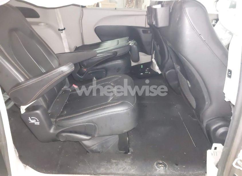 Photo 8 of 2017 Chrysler Pacifica TOURING-L (VIN 2C4RC1BG2HR593473)