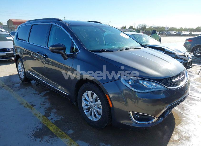 2017 Chrysler Pacifica TOURING-L (VIN 2C4RC1BG2HR609056) main photo