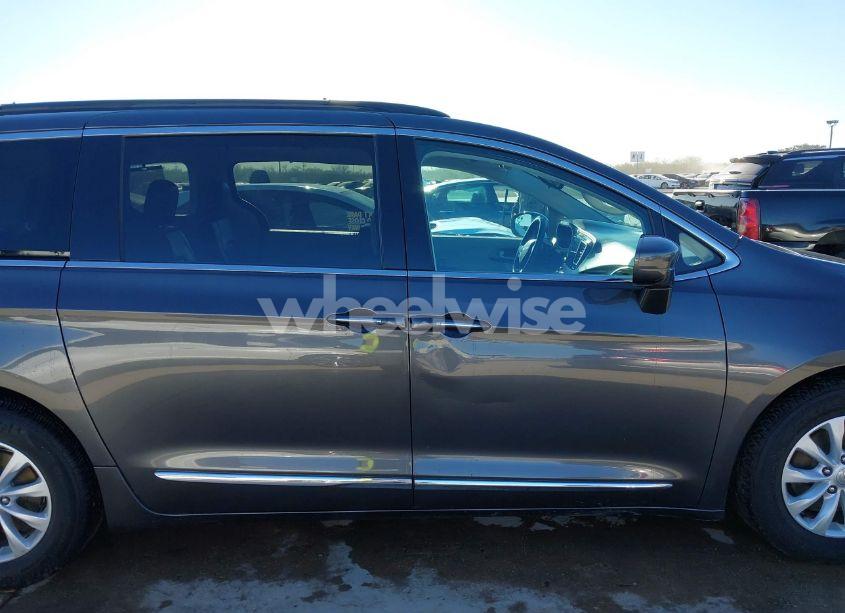 Photo 13 of 2017 Chrysler Pacifica TOURING-L (VIN 2C4RC1BG2HR609056)