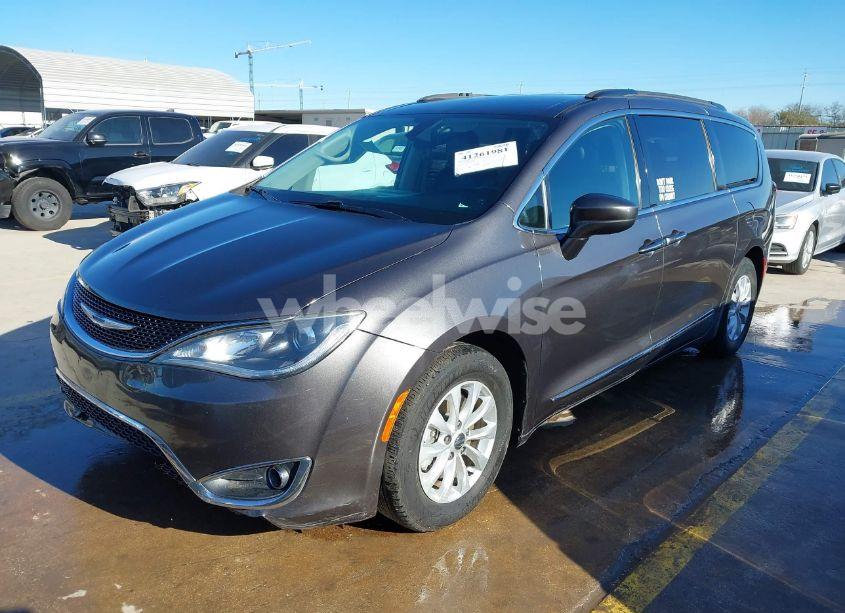 Photo 2 of 2017 Chrysler Pacifica TOURING-L (VIN 2C4RC1BG2HR609056)