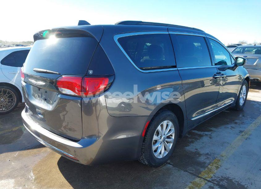 Photo 4 of 2017 Chrysler Pacifica TOURING-L (VIN 2C4RC1BG2HR609056)