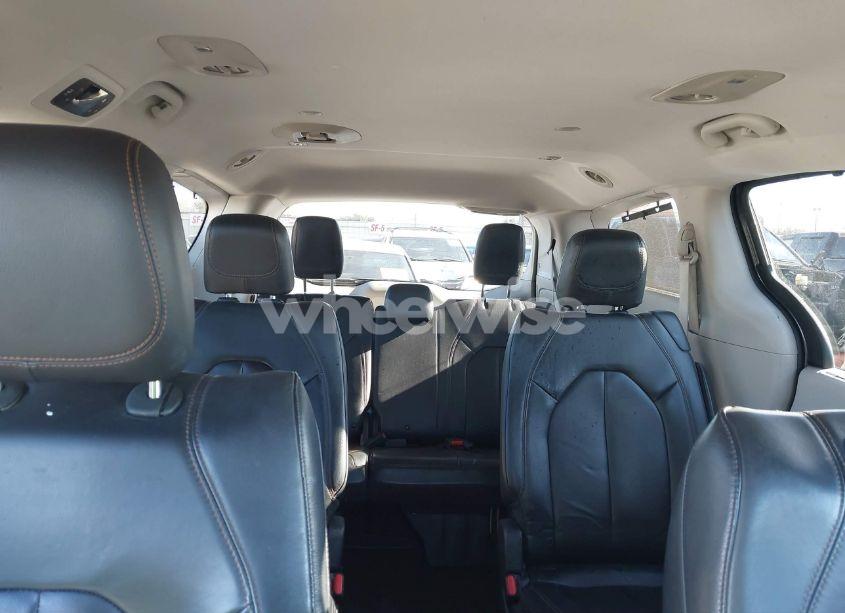 Photo 8 of 2017 Chrysler Pacifica TOURING-L (VIN 2C4RC1BG2HR609056)