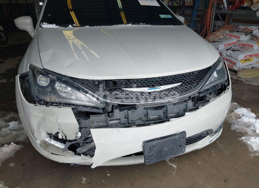 Photo 6 of 2017 Chrysler Pacifica TOURING-L (VIN 2C4RC1BG2HR613690)