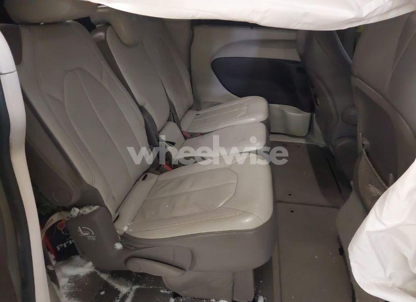 Photo 8 of 2017 Chrysler Pacifica TOURING-L (VIN 2C4RC1BG2HR613690)