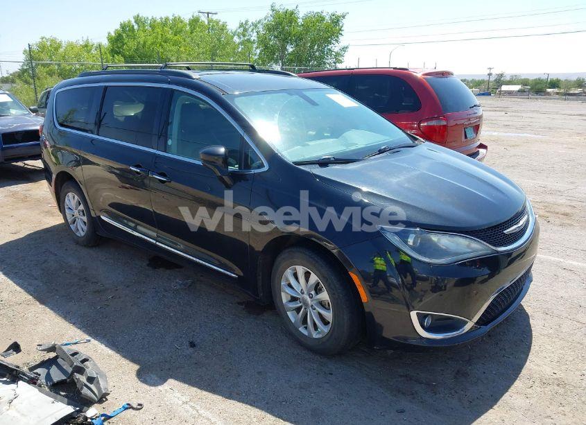 2017 Chrysler Pacifica TOURING-L (VIN 2C4RC1BG2HR642106) main photo
