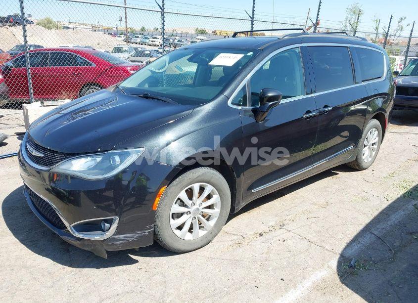 Photo 2 of 2017 Chrysler Pacifica TOURING-L (VIN 2C4RC1BG2HR642106)