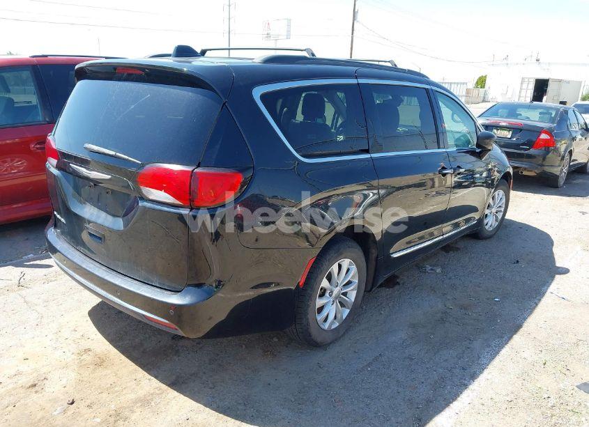 Photo 4 of 2017 Chrysler Pacifica TOURING-L (VIN 2C4RC1BG2HR642106)