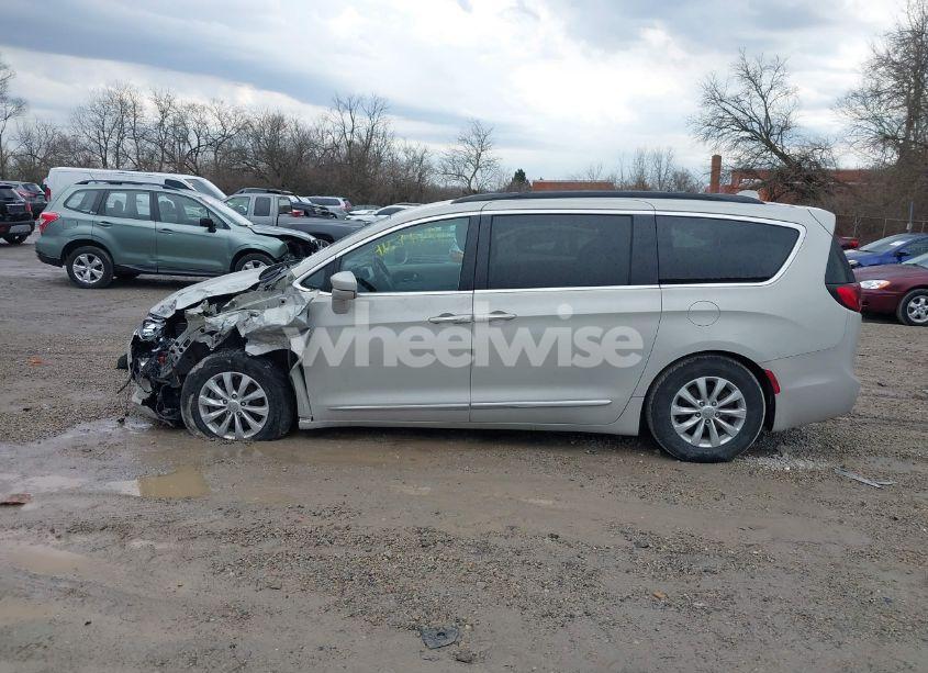 Photo 15 of 2017 Chrysler Pacifica TOURING-L (VIN 2C4RC1BG2HR688499)