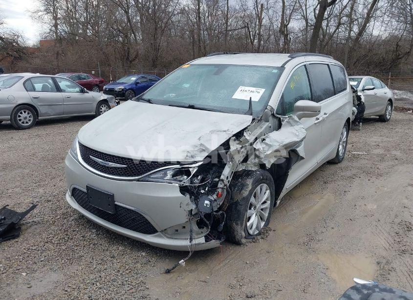 Photo 2 of 2017 Chrysler Pacifica TOURING-L (VIN 2C4RC1BG2HR688499)