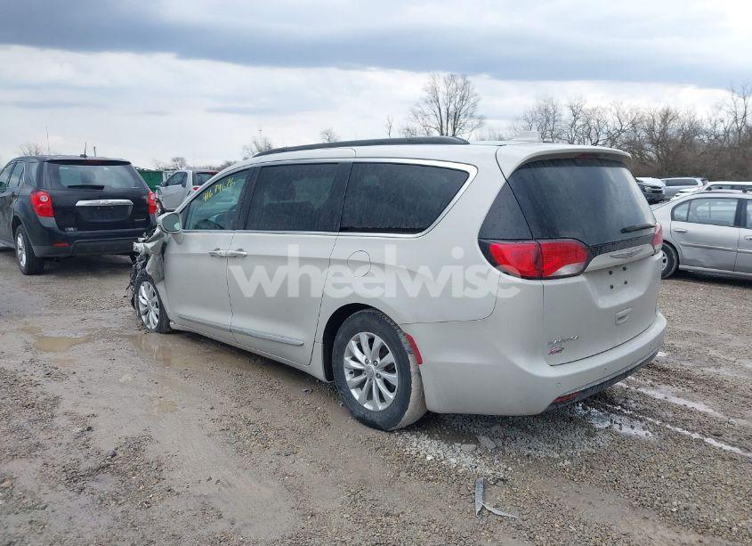 Photo 3 of 2017 Chrysler Pacifica TOURING-L (VIN 2C4RC1BG2HR688499)