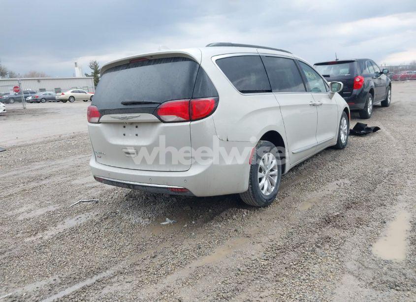 Photo 4 of 2017 Chrysler Pacifica TOURING-L (VIN 2C4RC1BG2HR688499)