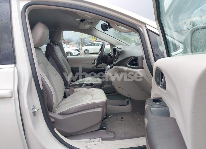 Photo 5 of 2017 Chrysler Pacifica TOURING-L (VIN 2C4RC1BG2HR688499)