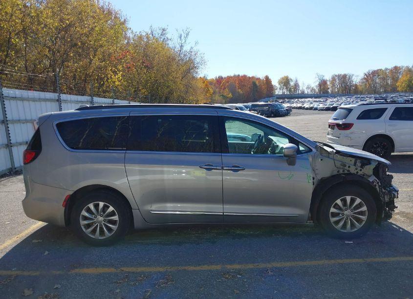 Photo 13 of 2017 Chrysler Pacifica TOURING-L (VIN 2C4RC1BG2HR702384)