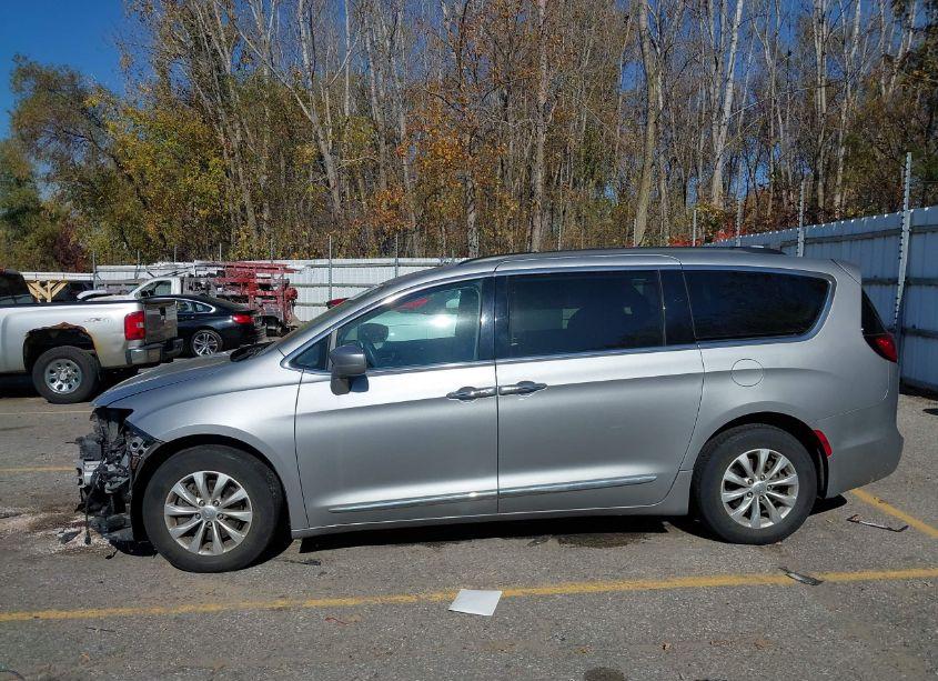 Photo 14 of 2017 Chrysler Pacifica TOURING-L (VIN 2C4RC1BG2HR702384)