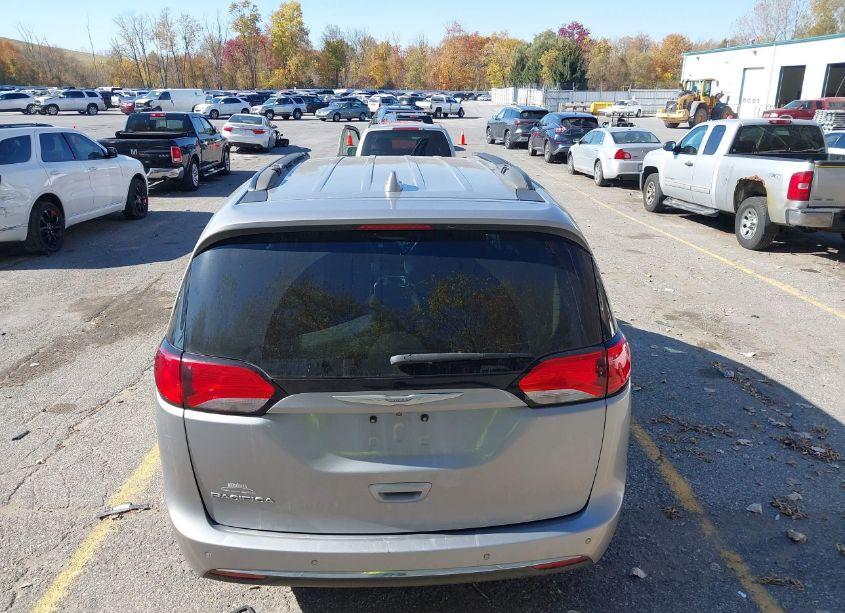 Photo 16 of 2017 Chrysler Pacifica TOURING-L (VIN 2C4RC1BG2HR702384)