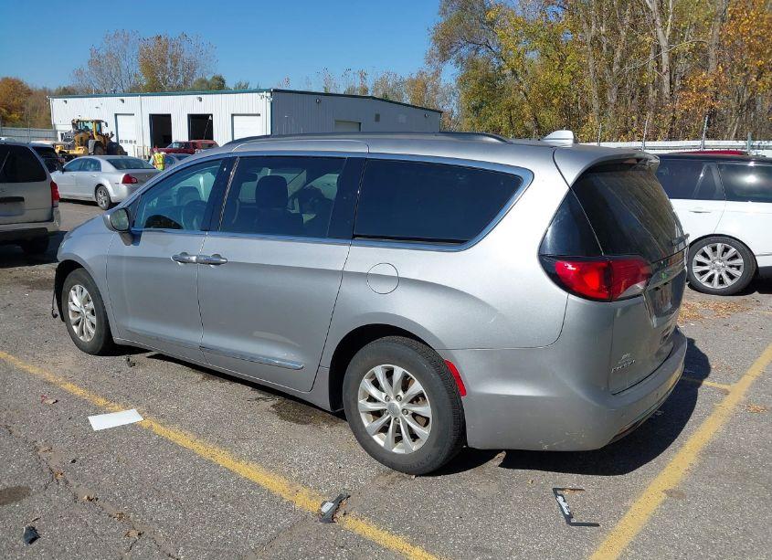 Photo 3 of 2017 Chrysler Pacifica TOURING-L (VIN 2C4RC1BG2HR702384)
