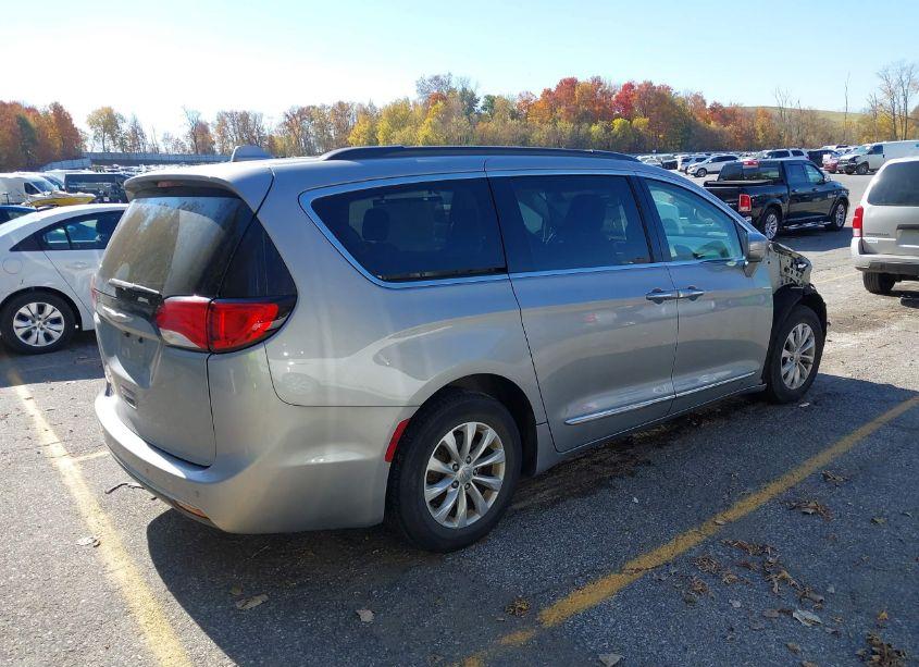 Photo 4 of 2017 Chrysler Pacifica TOURING-L (VIN 2C4RC1BG2HR702384)