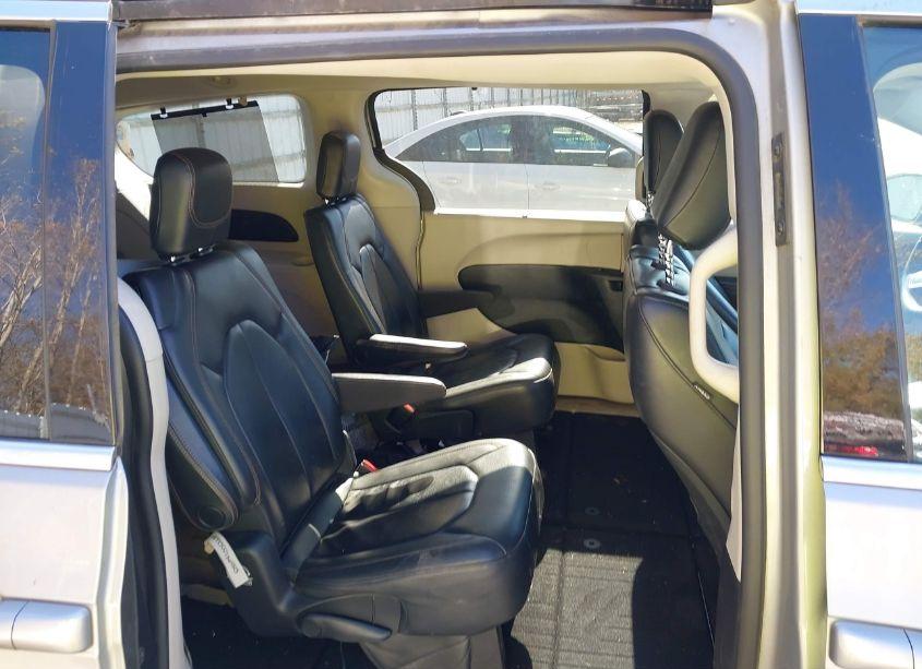 Photo 8 of 2017 Chrysler Pacifica TOURING-L (VIN 2C4RC1BG2HR702384)