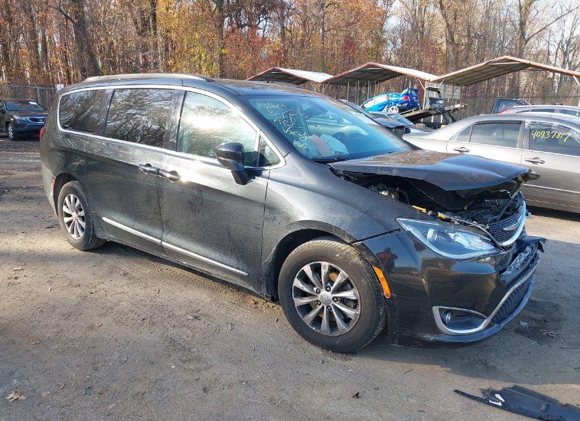 2017 Chrysler Pacifica TOURING-L (VIN 2C4RC1BG2HR745414) main photo