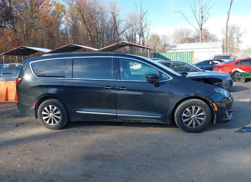 Photo 13 of 2017 Chrysler Pacifica TOURING-L (VIN 2C4RC1BG2HR745414)