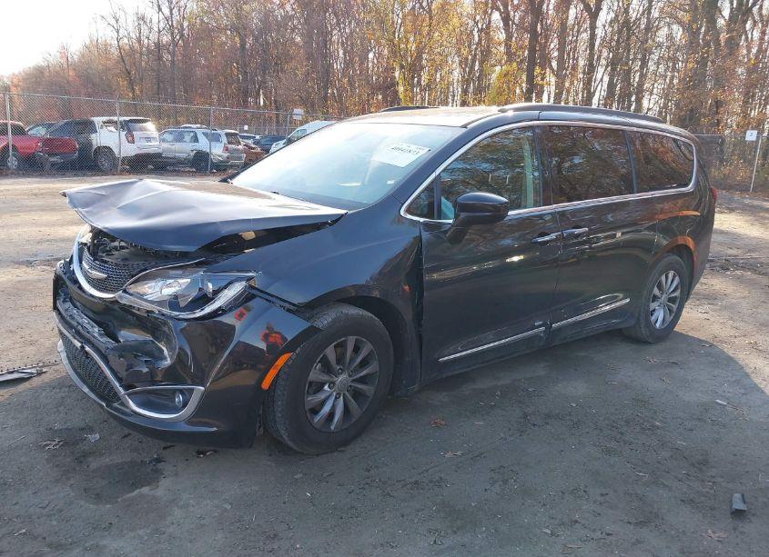 Photo 2 of 2017 Chrysler Pacifica TOURING-L (VIN 2C4RC1BG2HR745414)