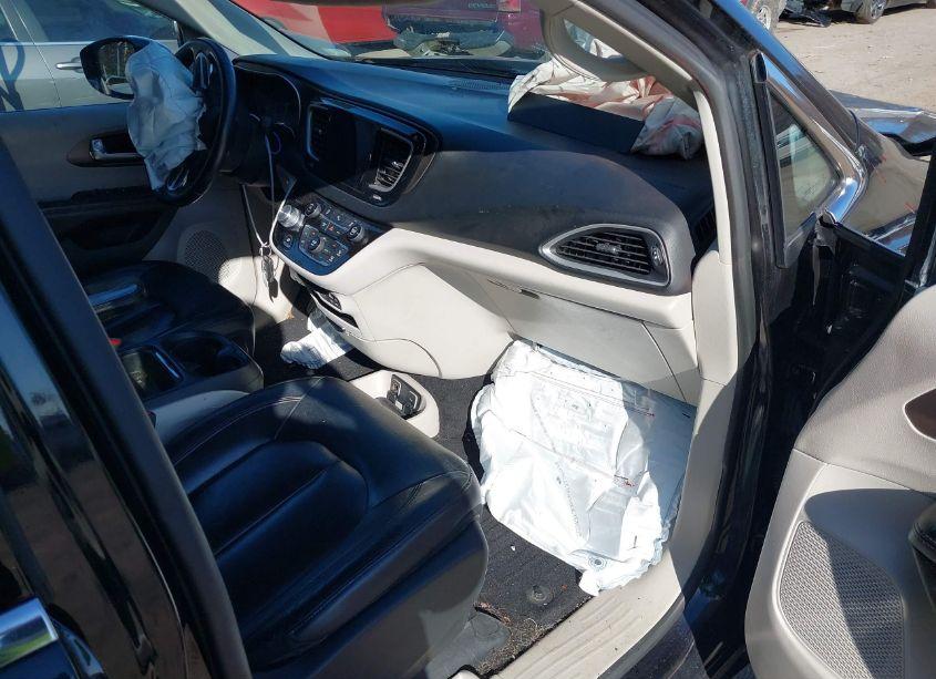 Photo 5 of 2017 Chrysler Pacifica TOURING-L (VIN 2C4RC1BG2HR745414)