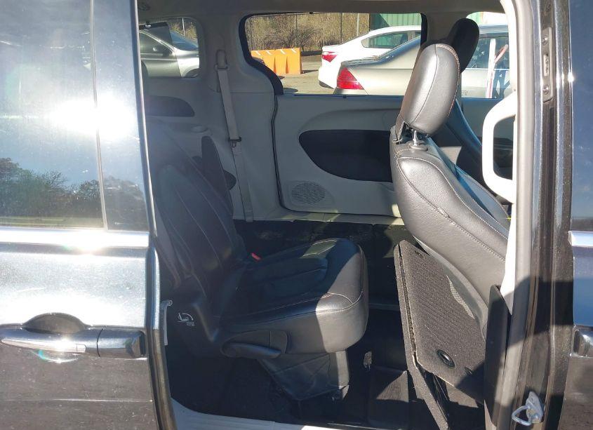 Photo 8 of 2017 Chrysler Pacifica TOURING-L (VIN 2C4RC1BG2HR745414)