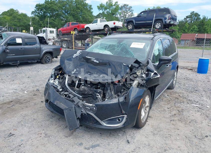 Photo 2 of 2017 Chrysler Pacifica TOURING-L (VIN 2C4RC1BG2HR794726)