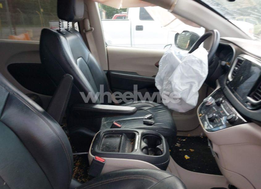 Photo 5 of 2017 Chrysler Pacifica TOURING-L (VIN 2C4RC1BG2HR794726)