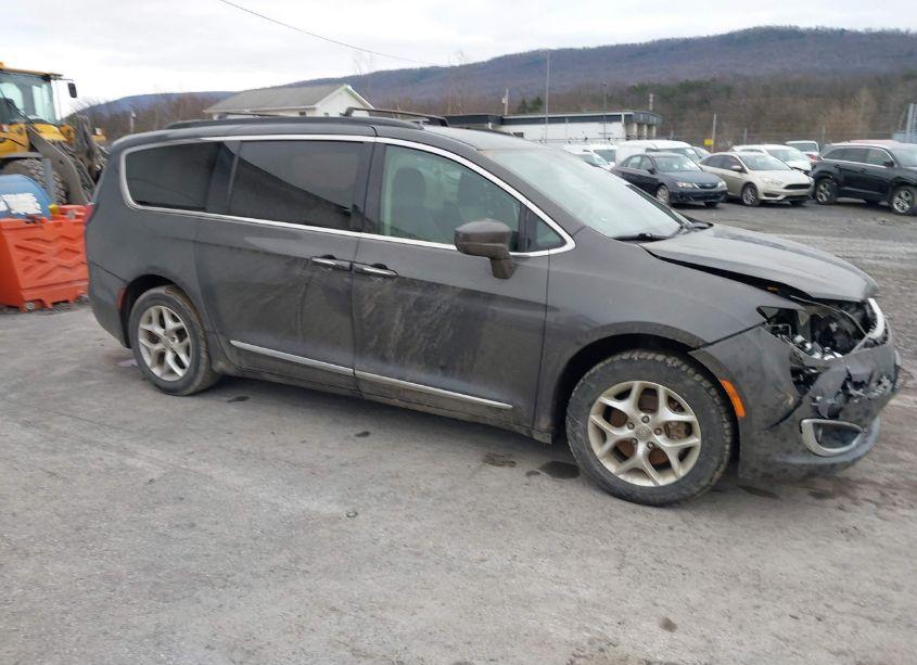 2017 Chrysler Pacifica TOURING-L (VIN 2C4RC1BG2HR831547) main photo