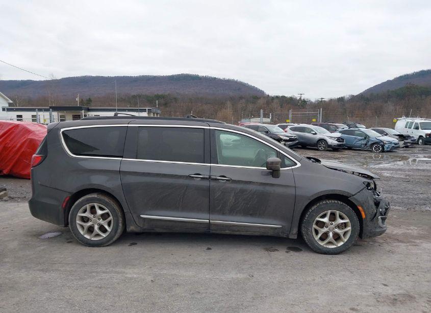 Photo 13 of 2017 Chrysler Pacifica TOURING-L (VIN 2C4RC1BG2HR831547)