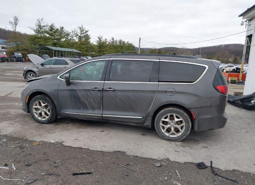 Photo 14 of 2017 Chrysler Pacifica TOURING-L (VIN 2C4RC1BG2HR831547)