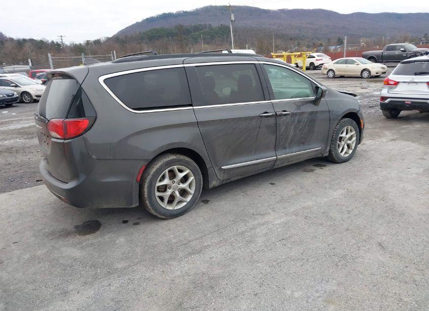 Photo 4 of 2017 Chrysler Pacifica TOURING-L (VIN 2C4RC1BG2HR831547)