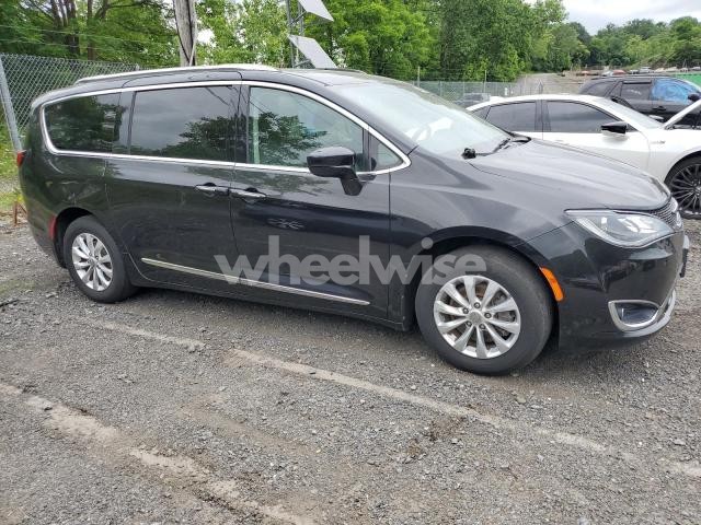 Photo 5 of 2018 CHRYSLER PACIFICA TOURING L (VIN 2C4RC1BG2JR114345)
