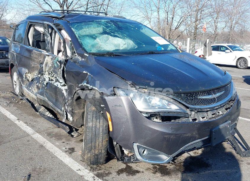 2018 Chrysler Pacifica TOURING L (VIN 2C4RC1BG2JR119707) main photo