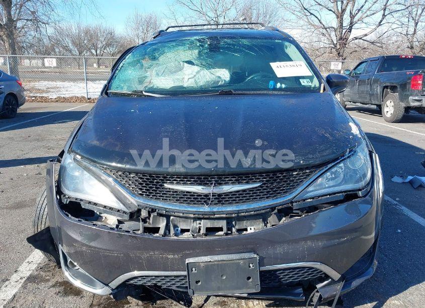 Photo 12 of 2018 Chrysler Pacifica TOURING L (VIN 2C4RC1BG2JR119707)