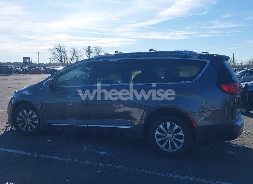 Photo 14 of 2018 Chrysler Pacifica TOURING L (VIN 2C4RC1BG2JR119707)