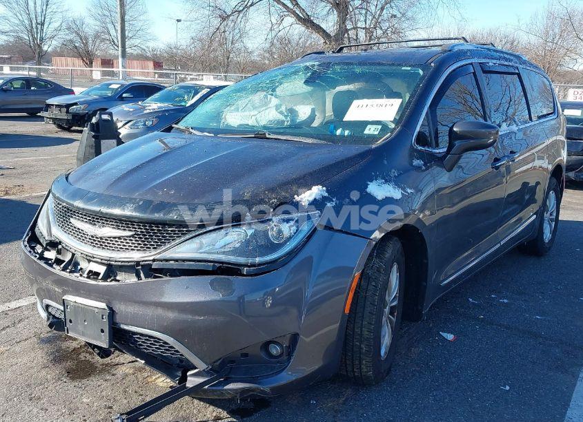 Photo 2 of 2018 Chrysler Pacifica TOURING L (VIN 2C4RC1BG2JR119707)