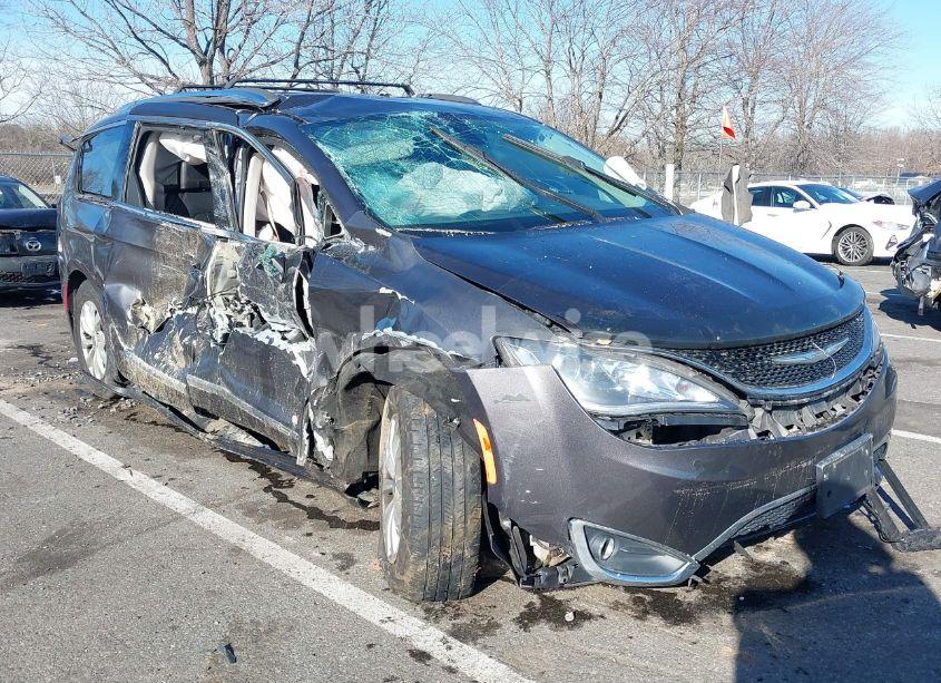 Photo 6 of 2018 Chrysler Pacifica TOURING L (VIN 2C4RC1BG2JR119707)