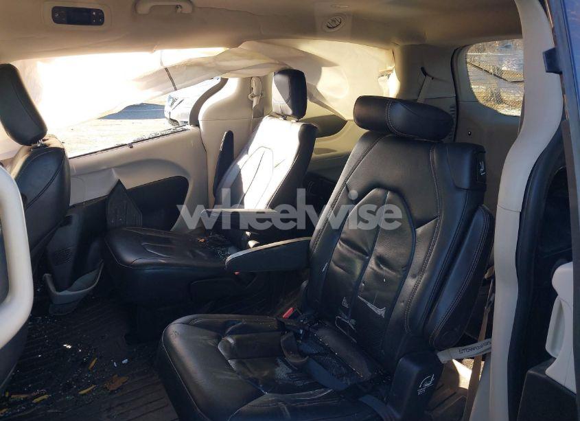 Photo 8 of 2018 Chrysler Pacifica TOURING L (VIN 2C4RC1BG2JR119707)