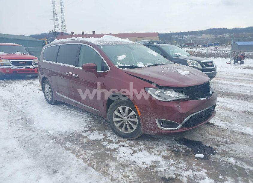 2018 Chrysler Pacifica TOURING L (VIN 2C4RC1BG2JR131582) main photo