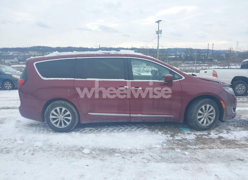 Photo 13 of 2018 Chrysler Pacifica TOURING L (VIN 2C4RC1BG2JR131582)