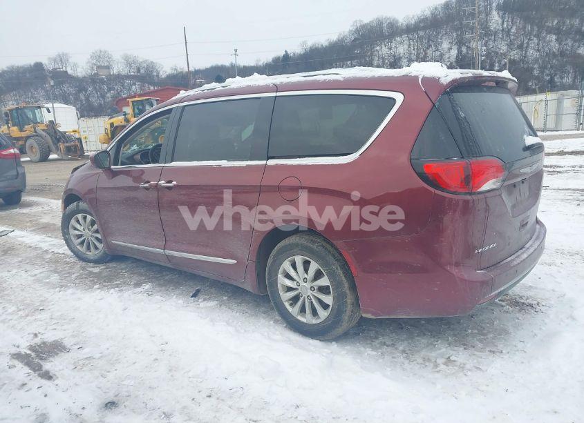 Photo 14 of 2018 Chrysler Pacifica TOURING L (VIN 2C4RC1BG2JR131582)